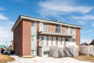 4592-4602 De La Cascatelle St in Lévis, QC - Building Photo