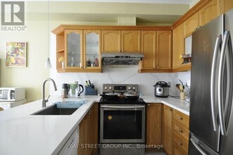 280-280 Hillcrest Ave in Mississauga, ON - Building Photo - Building Photo
