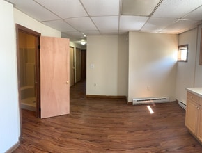 3 E Main St in Webster, MA - Foto de edificio - Building Photo