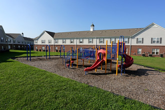 Falcon Crest Apartments in Louisville, KY - Building Photo - Building Photo