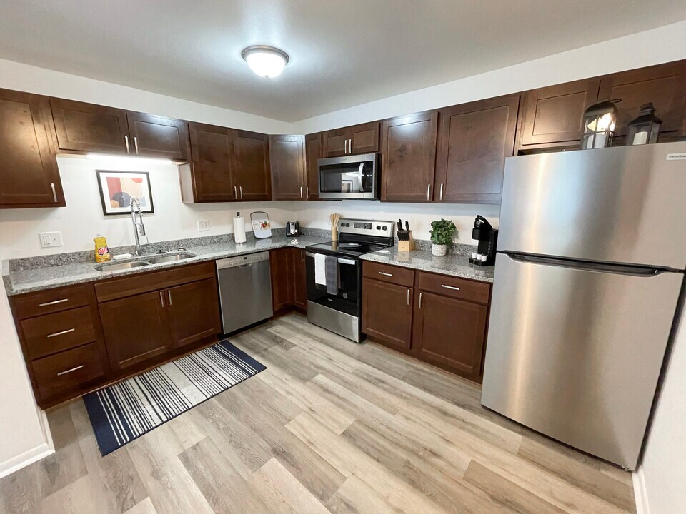 University Flats Furnished Housing in Oshkosh, WI - Building Photo