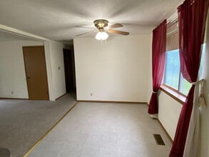 813 Horseshoe Dr in Webb City, MO - Building Photo - Building Photo