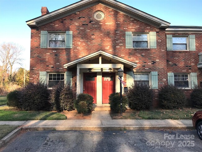 property at 1207 Green Oaks Ln