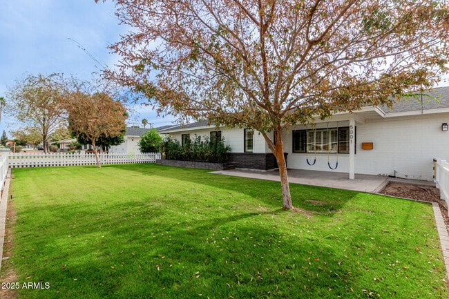 5001 E Mitchell Dr in Phoenix, AZ - Building Photo - Building Photo