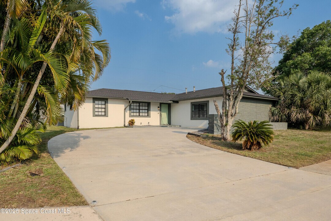 629 Tupelo Dr in Melbourne, FL - Building Photo