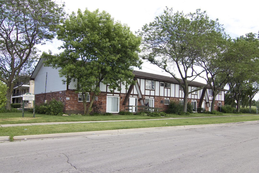 1735 Longview Rd in Waukegan, IL - Building Photo