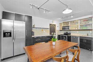 9022 NE 8th Ave in Miami Shores, FL - Building Photo