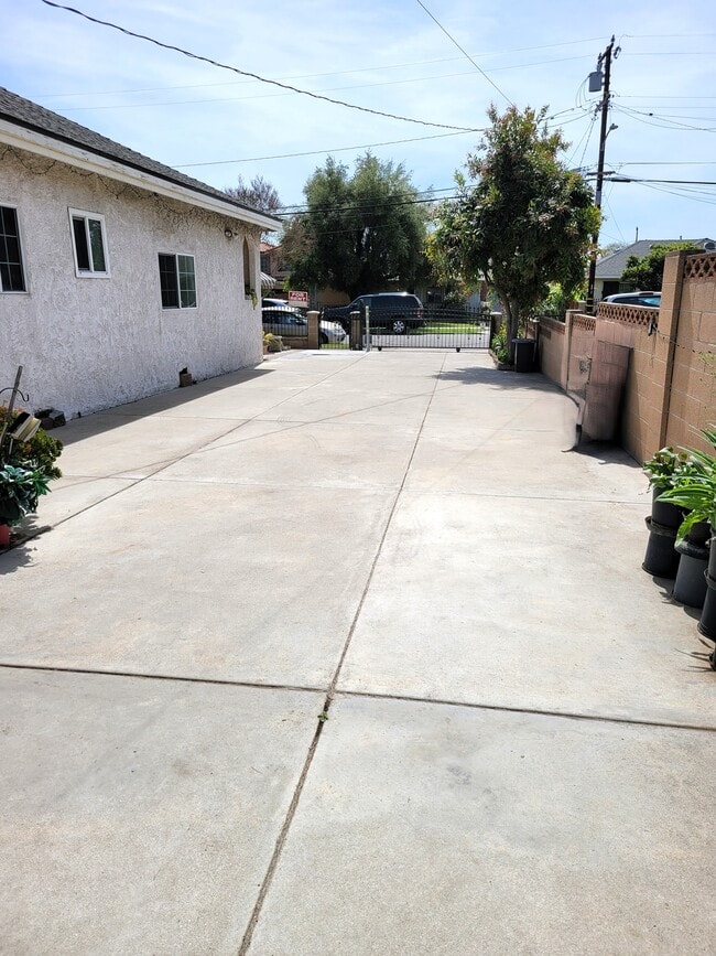 331 W Bencamp St in San Gabriel, CA - Building Photo - Building Photo