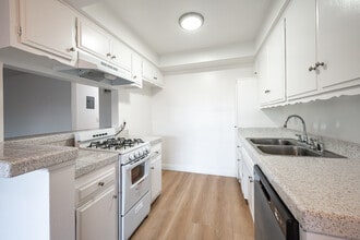 Oasis Apartments in West Covina, CA - Building Photo - Interior Photo