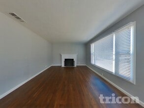 2316 Viola St in Modesto, CA - Foto de edificio - Building Photo