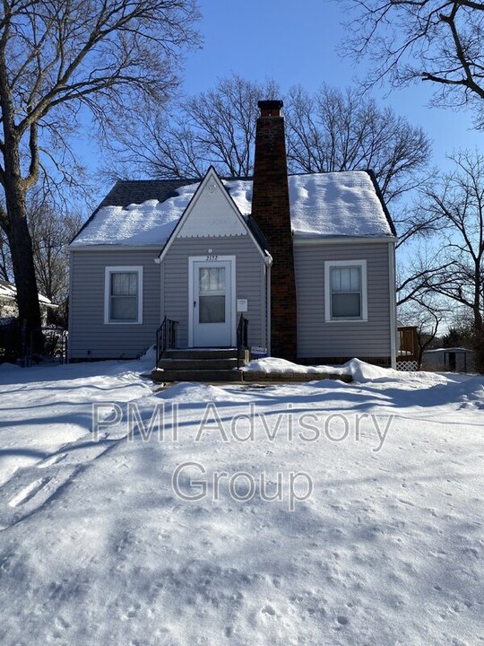 2132 SW Harrison St in Topeka, KS - Building Photo