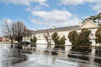 Milestone Condominiums in Farmingdale, NY - Building Photo - Building Photo