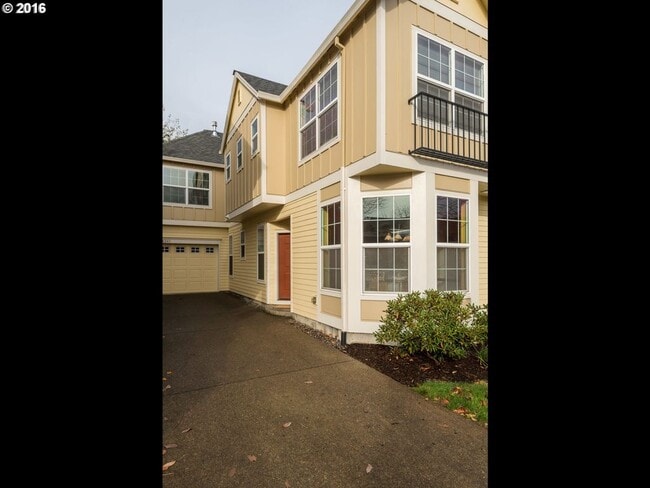 6241 SW 205th Avenue in Beaverton, OR - Building Photo - Building Photo