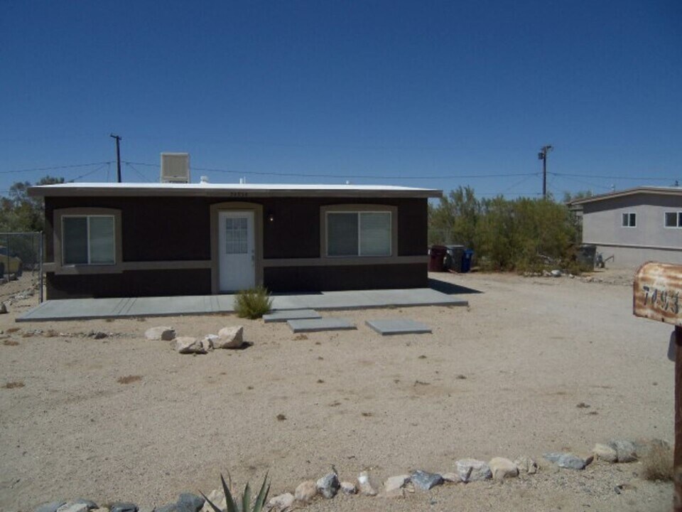 74934 Serrano Dr in Twentynine Palms, CA - Building Photo