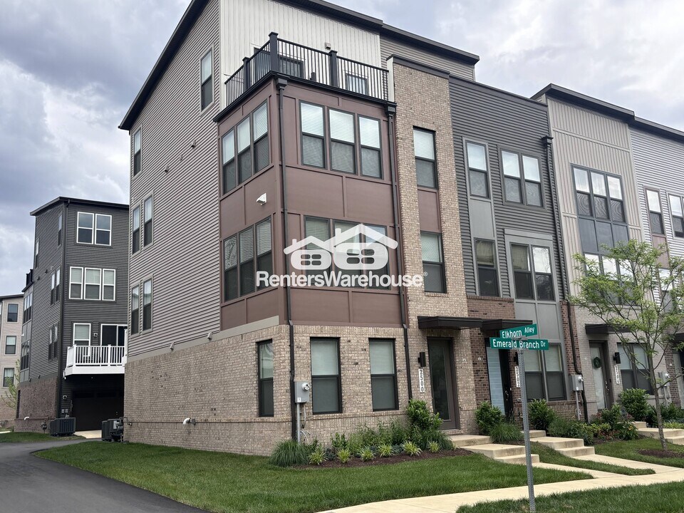 2500 Emerald Branch Dr in Hyattsville, MD - Building Photo
