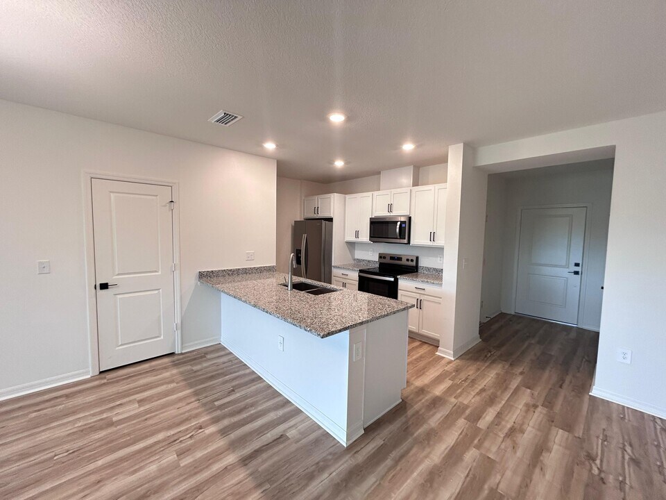 739 Stoney Pointe Cir in Davenport, FL - Building Photo