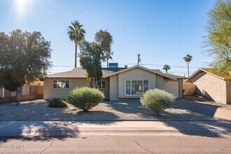 8303 E Glenrosa Ave in Scottsdale, AZ - Building Photo - Building Photo