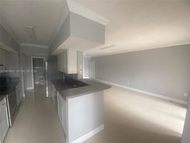 11601 SW 2nd St in Pembroke Pines, FL - Foto de edificio - Building Photo