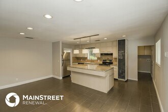 1555 Shirl Ln in Jacksonville, FL - Foto de edificio - Building Photo