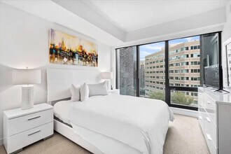 12000 Inspiration St in Reston, VA - Foto de edificio - Building Photo