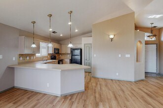 745 Valley Meadows Dr in Rio Rancho, NM - Building Photo - Building Photo