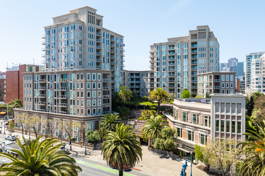 One Embarcadero Sth Concierge in San Francisco, CA - Building Photo