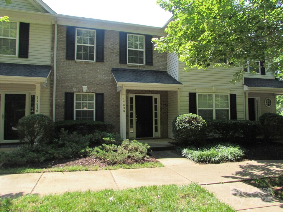 17636 Caldwell Track Dr in Cornelius, NC - Building Photo