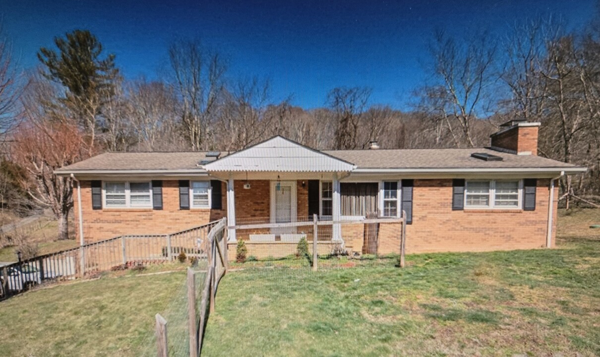 86 Hawk Haven Cove in Waynesville, NC - Building Photo