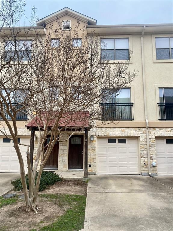 property at 13420 Lyndhurst St