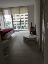 335 S Biscayne Blvd in Miami, FL - Building Photo - Building Photo