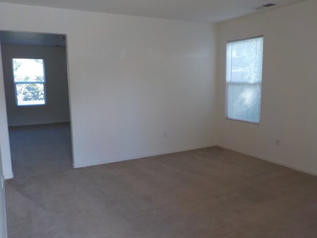 4204 W Rialto Ct in Visalia, CA - Building Photo - Building Photo