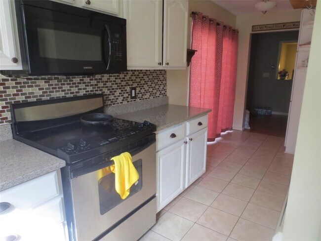 823 Jennifer Ln in Endicott, NY - Building Photo - Building Photo