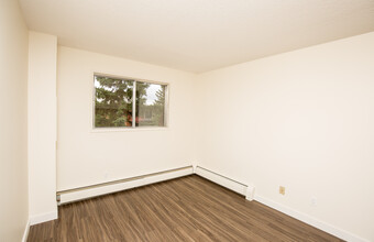 Bear Ridge Manor in Grande Prairie, AB - Building Photo - Building Photo