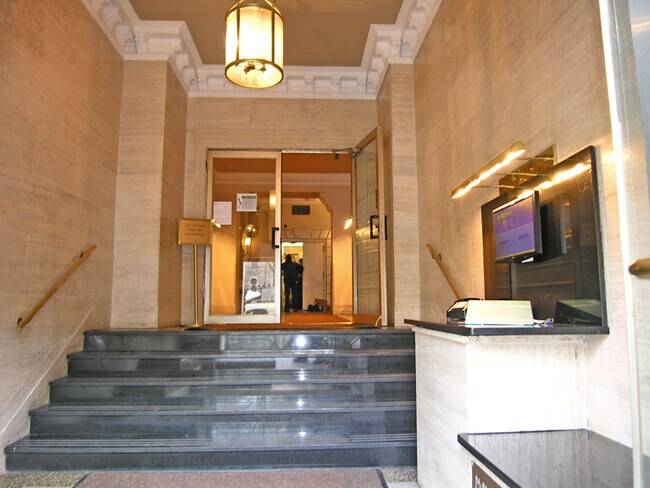 166 Second Avenue in New York, NY - Building Photo - Building Photo