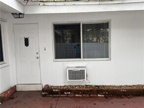 1219 NE 14th Ave, Unit 4 in Fort Lauderdale, FL - Foto de edificio - Building Photo