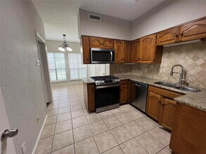 2018 Brookside Dr in Grapevine, TX - Foto de edificio - Building Photo