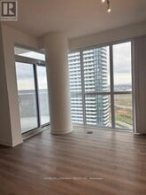 8 Interchange Wy in Vaughan, ON - Building Photo - Building Photo