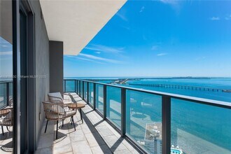 1451 Brickell Ave, Unit 4002 in Miami, FL - Building Photo - Building Photo