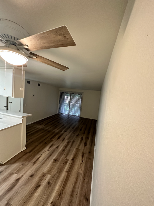 7040 Haskell Ave in Los Angeles, CA - Building Photo