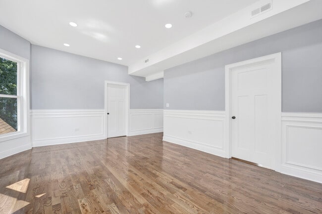 1821 N Kedvale Ave, Unit 2 in Chicago, IL - Foto de edificio - Building Photo