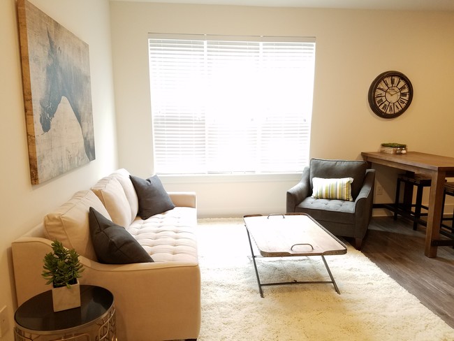 Mayfair West End in Nashville, TN - Building Photo - Interior Photo