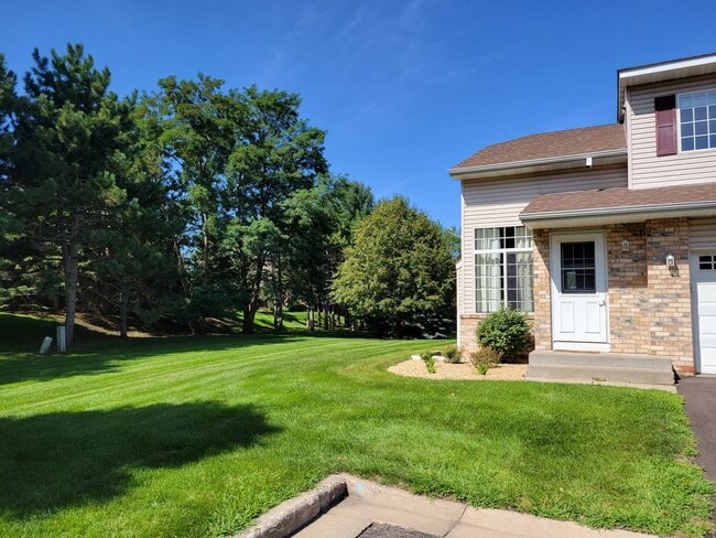 528 Spruce Dr in Hudson, WI - Building Photo - Building Photo