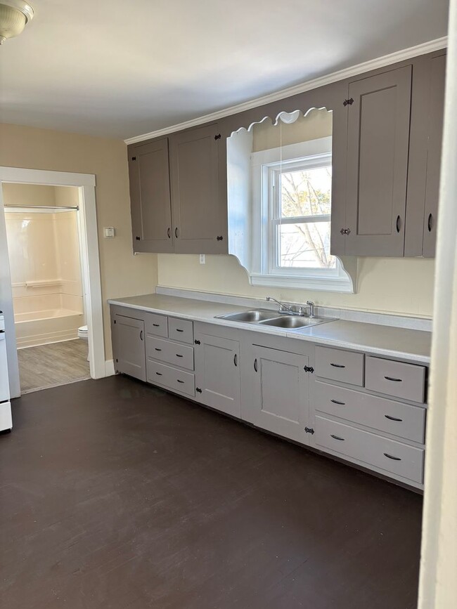 217 Pine St in Nashua, NH - Building Photo - Building Photo