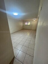 1300 W 41st St in Hialeah, FL - Foto de edificio - Building Photo