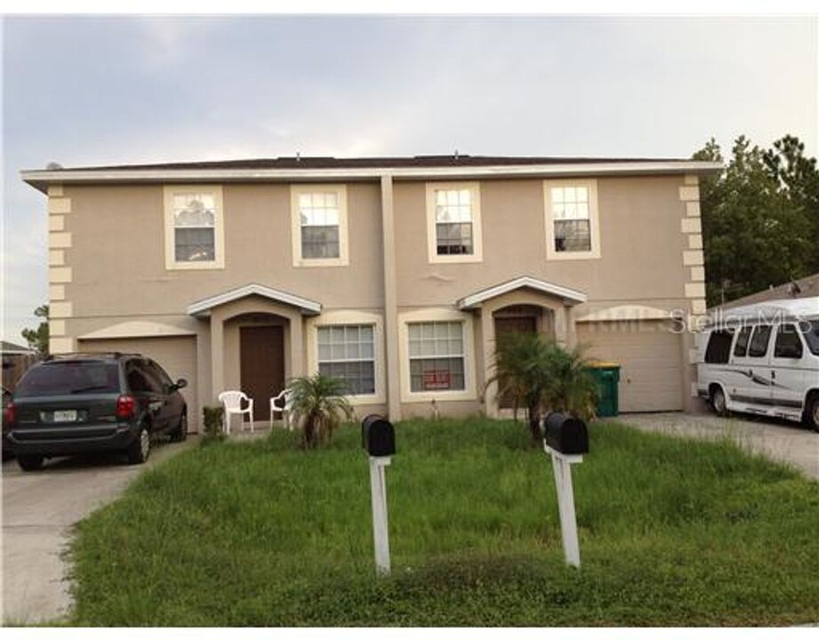 805 Glastonbury Dr in Kissimmee, FL - Foto de edificio