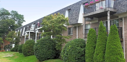 Harborview Apartment Community in Warwick, RI - Building Photo - Building Photo