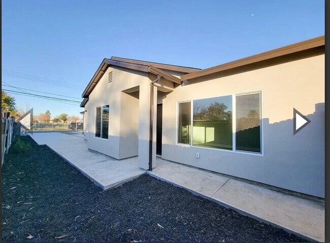 590 Pinedale Ave-Unit -4929fd8d-0610-11ee-8ab6-12de4bf481cd in Sacramento, CA - Building Photo - Building Photo