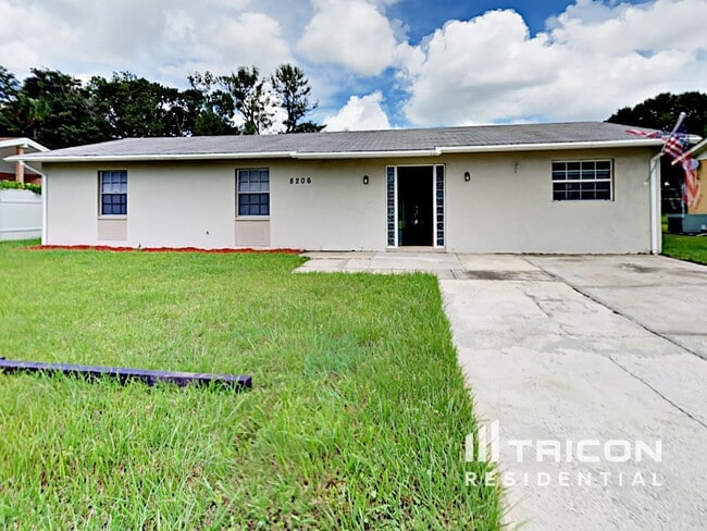 8206 Laguna Ln in Tampa, FL - Building Photo - Building Photo
