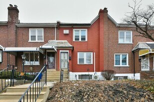7537 Woolston Ave in Philadelphia, PA - Building Photo