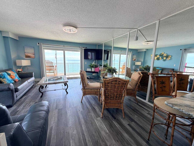 8743 Thomas Dr in Panama City Beach, FL - Building Photo - Building Photo